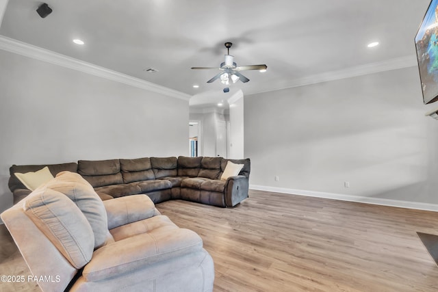 living area featuring recessed lighting, baseboards, ceiling fan, and light wood-type flooring
