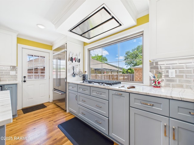 kitchen featuring crown molding, appliances with stainless steel finishes, and gray cabinets