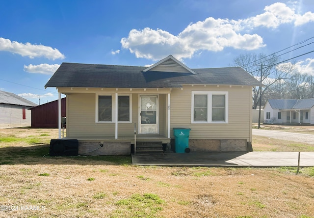 bungalow-style house with a front yard