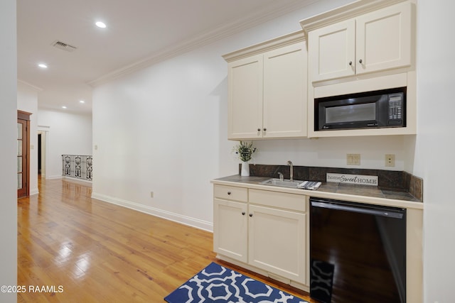 110 Interlaken Dr, New Iberia, LA 70563 - kitchen featuring black appliances, crown molding, light wood-style floors, a sink, and recessed lighting