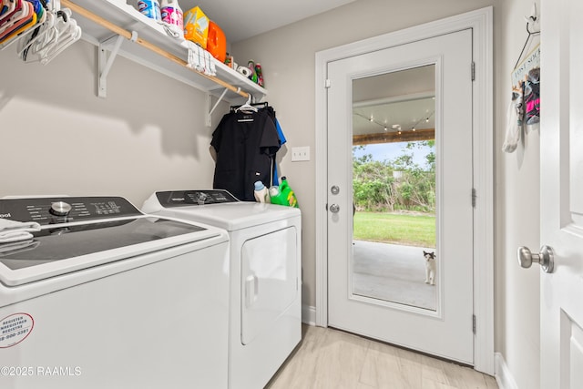 washroom featuring baseboards, laundry area, and independent washer and dryer