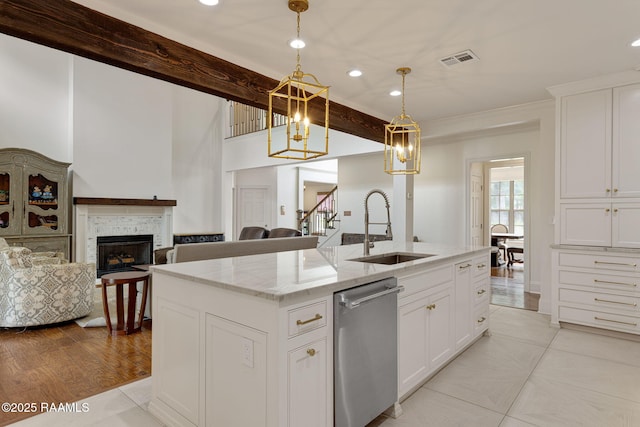 6 Oak Pl, New Iberia, LA 70563 - kitchen featuring recessed lighting, visible vents, a sink, and dishwasher