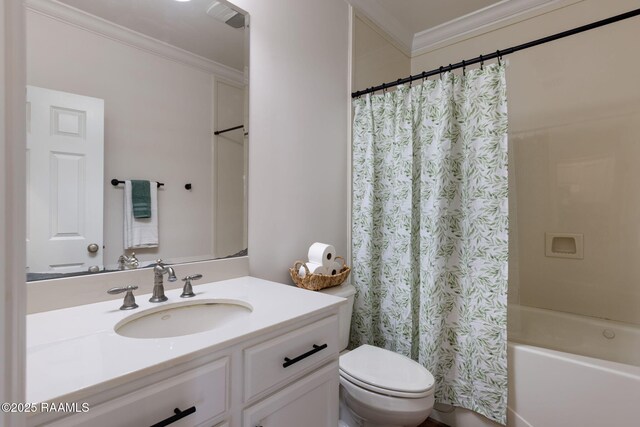 6 Oak Pl, New Iberia, LA 70563 - bathroom with crown molding, toilet, shower / tub combo with curtain, and vanity