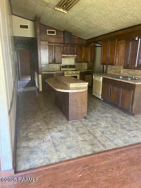 213 S Charles Campbell St, Abbeville, LA 70510