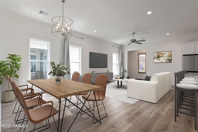 dining room featuring crown molding, light wood-style flooring, recessed lighting, a chandelier, and ceiling fan
