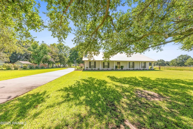 319 Roger Rd, Lafayette, LA 70507 - single story home with driveway and a front yard