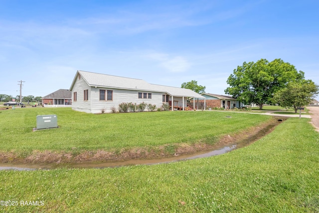 202 Sapphire Dr, Lafayette, LA 70506 - view of front facade featuring a front lawn