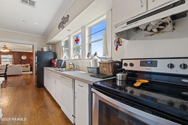 202 Sapphire Dr, Lafayette, LA 70506 - kitchen with under cabinet range hood, dishwasher, visible vents, a sink, and electric stove