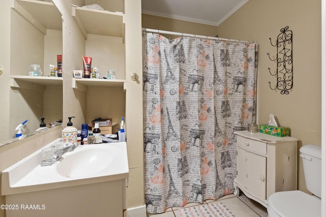 202 Sapphire Dr, Lafayette, LA 70506 - full bathroom featuring toilet, a shower with curtain, vanity, and crown molding