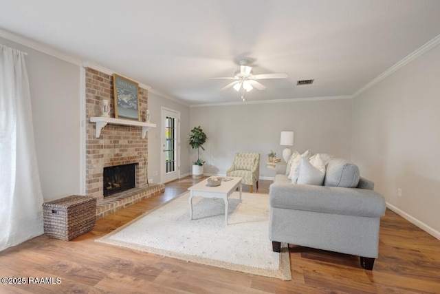204 Eva Dr, Lafayette, LA 70508 - living area featuring ornamental molding, visible vents, wood finished floors, and ceiling fan