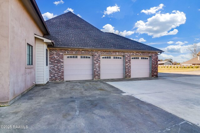 1319 W Gloria Switch Rd, Carencro, LA 70520 - garage featuring driveway