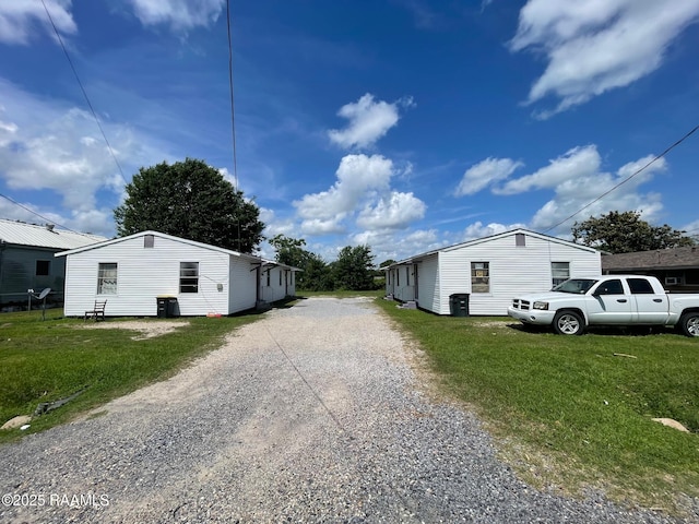 1405 Pelican St, New Iberia, LA 70560 - exterior space featuring driveway and a lawn