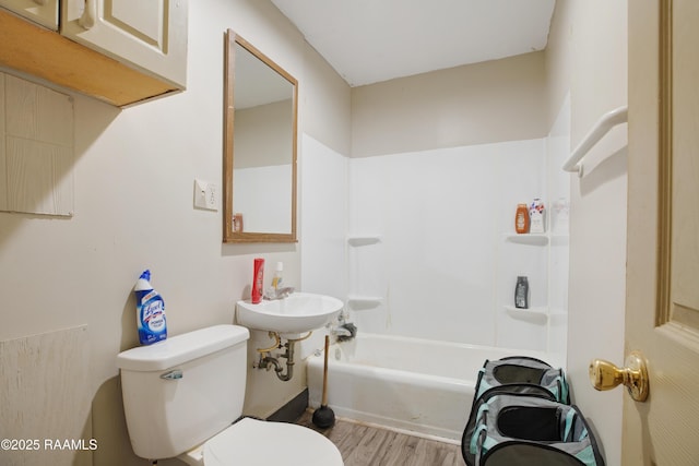 1405 Pelican St, New Iberia, LA 70560 - full bathroom featuring wood finished floors, toilet, and washtub / shower combination