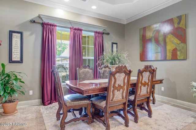 dining area with visible vents, baseboards, ornamental molding, and recessed lighting