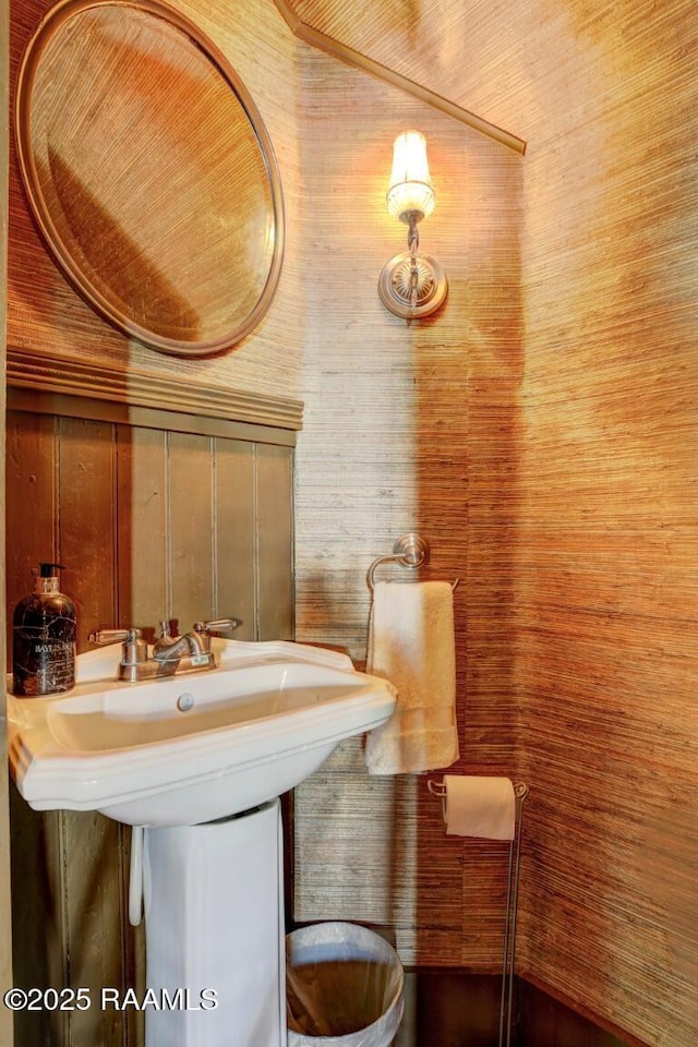 122 Lee St, New Iberia, LA 70560 - half bathroom featuring a sink