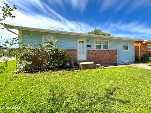 230 Glenwood Ave, Morgan City, LA 70380 - ranch-style house with a front lawn and brick siding