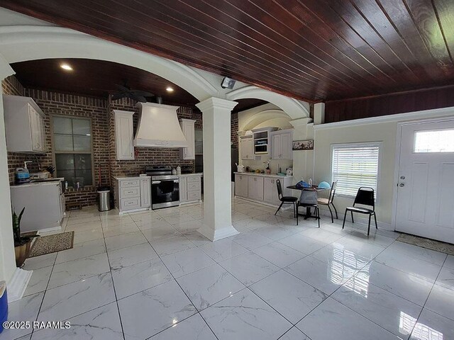 view of patio / terrace with exterior kitchen, a ceiling fan, and outdoor dining space