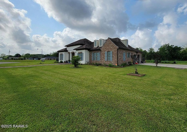 view of front of home featuring a front yard and brick siding