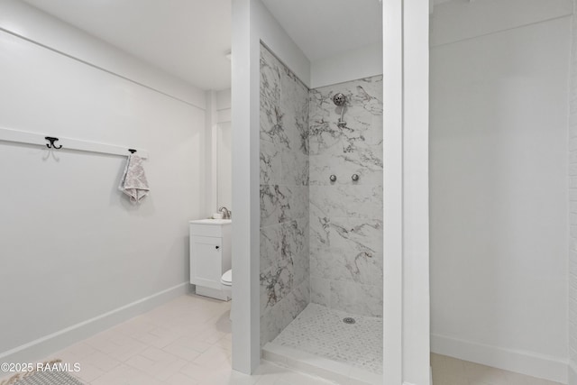bathroom with tiled shower, toilet, baseboards, and vanity