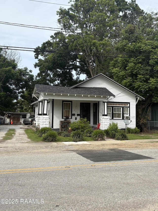 713 E Vermilion St, Lafayette, LA 70501 - bungalow-style home with a porch