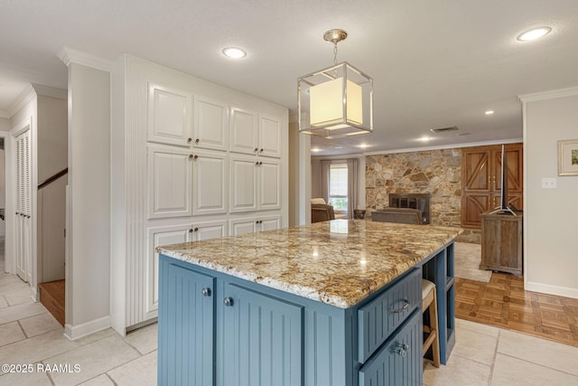 207 Beverly Dr, Lafayette, LA 70503 - kitchen featuring blue cabinets, crown molding, open floor plan, baseboards, and white cabinets