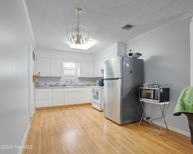 114 Marina Loop, Scott, LA 70583 - kitchen with stainless steel appliances, ornamental molding, light wood finished floors, a sink, and white cabinets