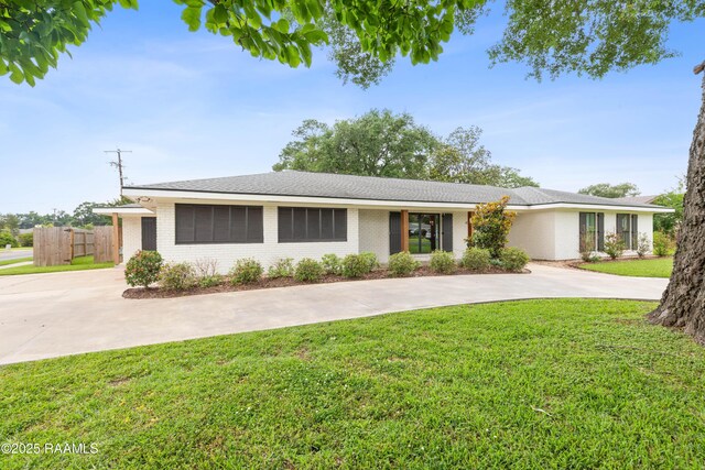 436 Brentwood Blvd, Lafayette, LA 70503 - view of front of property featuring curved driveway and brick siding