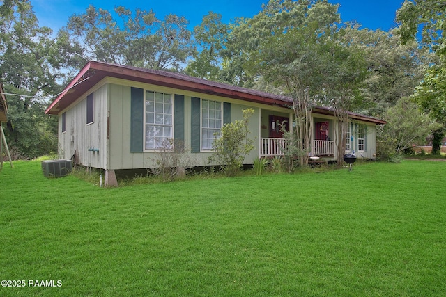 700 Guidry Rd, Lafayette, LA 70503 - view of front of home with a front yard, central AC unit, and a porch