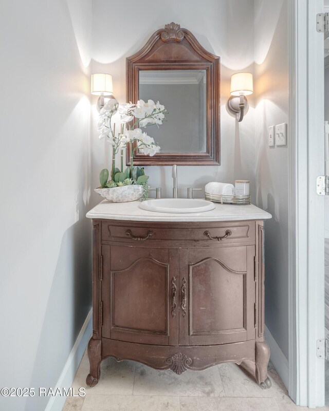 807 Cambridge Dr Res, Unit Res, Lafayette, LA 70503 - bathroom with baseboards and vanity