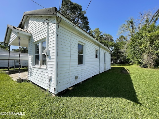 617 E Madison St, Opelousas, LA 70570 - view of side of property with a yard