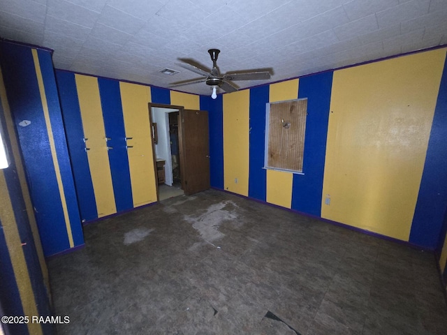 unfurnished bedroom featuring a ceiling fan