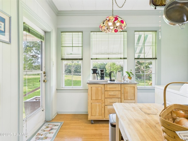 1635 Myrtle Pl, Lafayette, LA 70506 - kitchen featuring crown molding, light wood-type flooring, healthy amount of natural light, and decorative light fixtures
