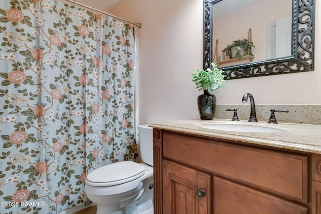 400 Mustang St, Lafayette, LA 70506 - full bath featuring vanity, toilet, and a shower with curtain