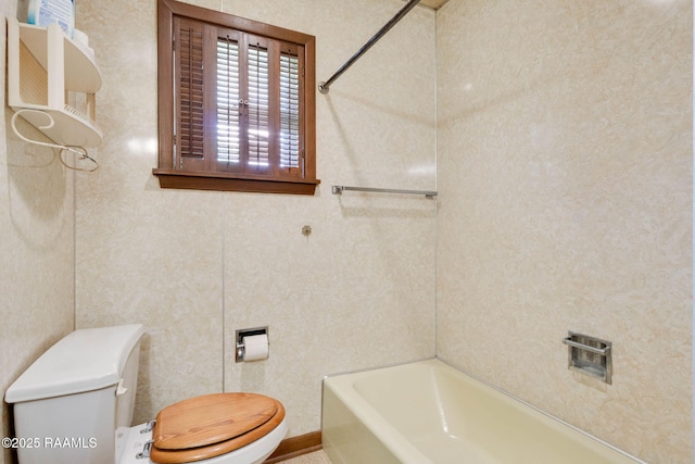 1341 College Rd, Eunice, LA 70535 - bathroom with toilet and a tub