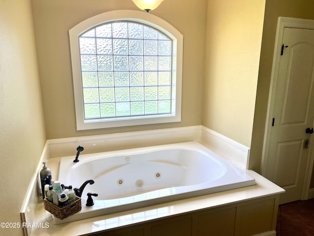 277 Carrera Ln, Eunice, LA 70535 - full bathroom featuring a whirlpool tub
