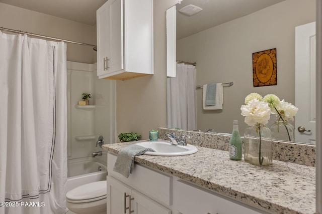 110 Casa Bella Ct, Breaux Bridge, LA 70517 - bathroom featuring vanity and shower / bath combo