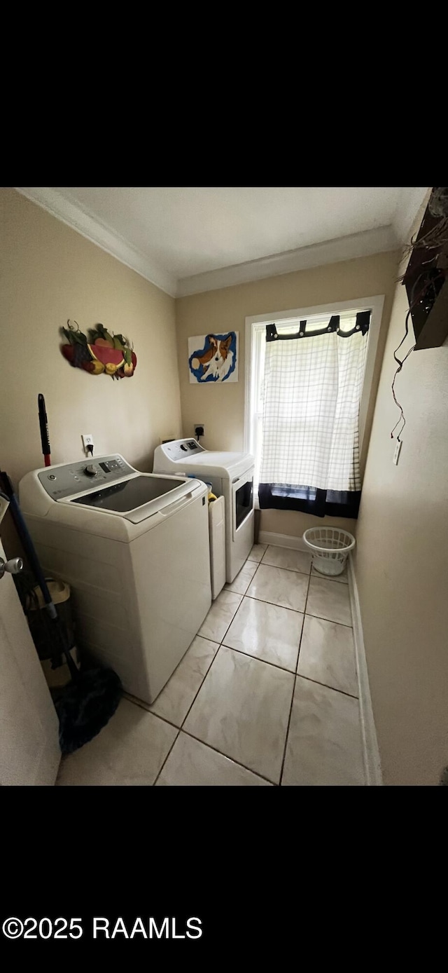 4306 Holly Dr, Slidell, LA 70461 - laundry area with washing machine and dryer and crown molding