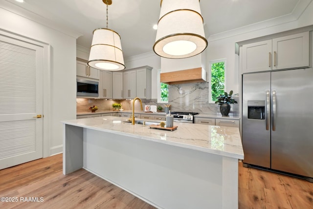 108 Meadowbrook Dr, Broussard, LA 70518 - kitchen featuring stainless steel appliances, ornamental molding, a sink, gray cabinetry, and tasteful backsplash