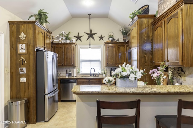 100 Mirada Ln, Lafayette, LA 70508 - kitchen with appliances with stainless steel finishes, a peninsula, a sink, decorative backsplash, and a breakfast bar area