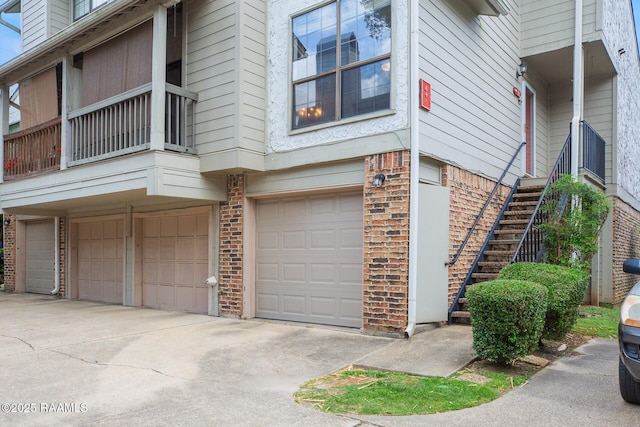 1304 E Bayou Pkwy Unit 4A, Lafayette, LA 70508 - view of property featuring a garage and driveway