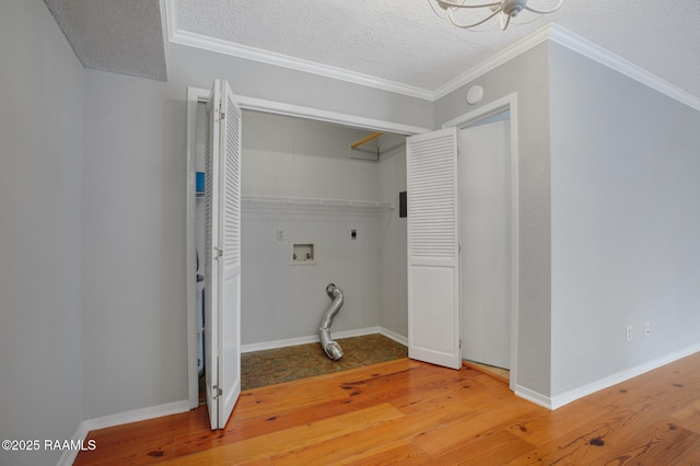 1304 E Bayou Pkwy Unit 4A, Lafayette, LA 70508 - laundry room featuring electric dryer hookup, washer hookup, light wood-type flooring, a chandelier, and a textured ceiling