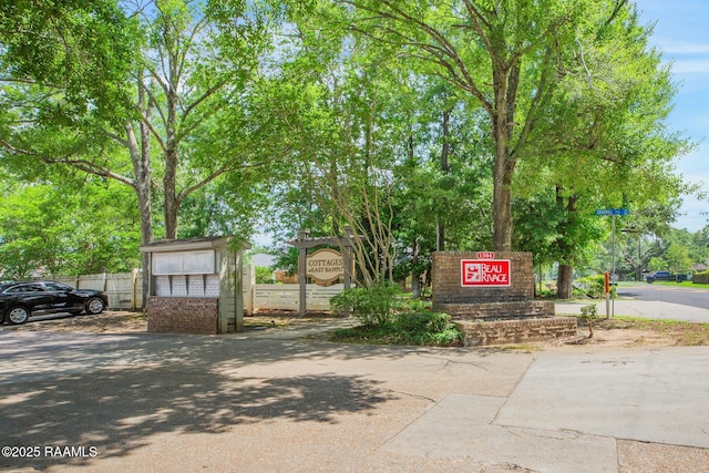 1304 E Bayou Pkwy Unit 4A, Lafayette, LA 70508 - community sign with fence