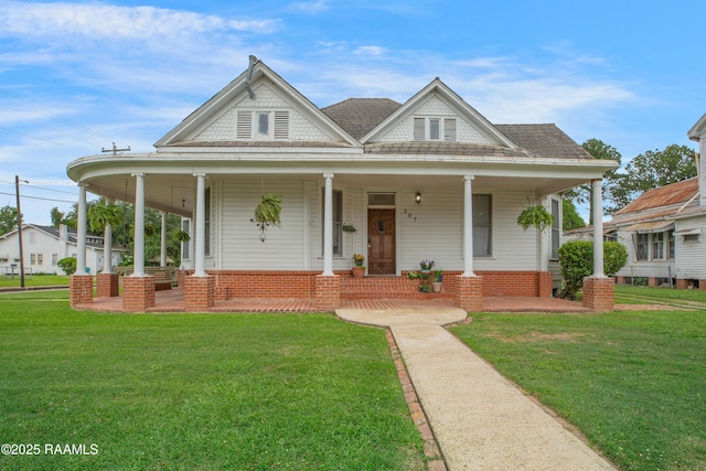 307 N Market St, Opelousas, LA 70570 - view of front facade with a porch and a front yard