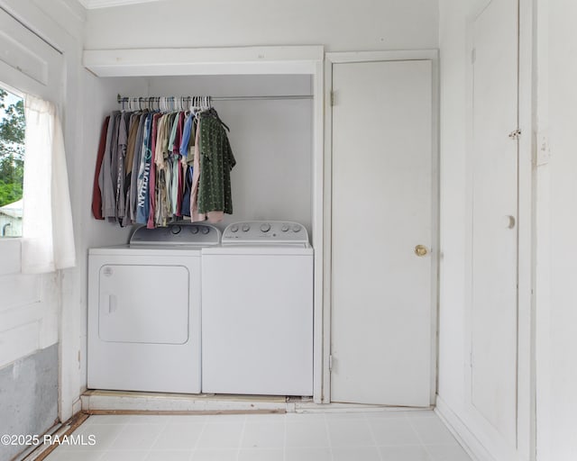 307 N Market St, Opelousas, LA 70570 - laundry area featuring independent washer and dryer