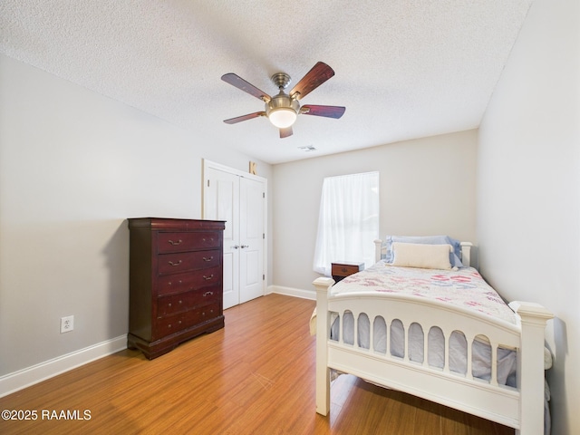 304 Bull Run Cir, Broussard, LA 70518 - bedroom with light wood-style flooring, a textured ceiling, ceiling fan, and a closet
