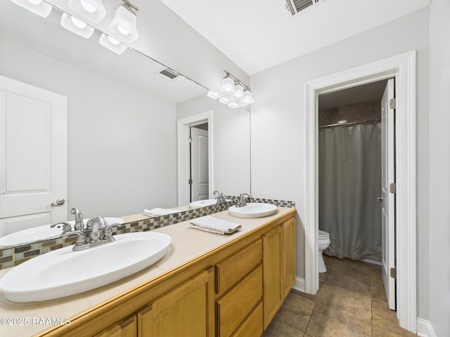 304 Bull Run Cir, Broussard, LA 70518 - full bathroom with double vanity and a shower with curtain
