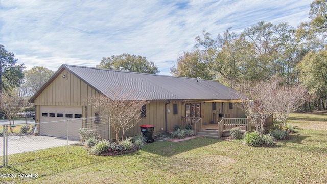 115 Hiawatha Rd, Lafayette, LA 70501 - view of front facade with a front yard, metal roof, board and batten siding, and concrete driveway