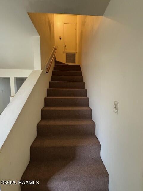 1500 Norman Bauer Dr, Franklin, LA 70538 - view of stairs