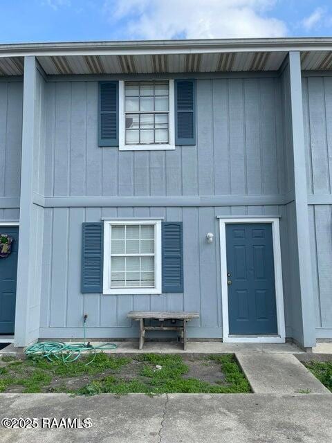 1500 Norman Bauer Dr, Franklin, LA 70538 - view of front facade with board and batten siding