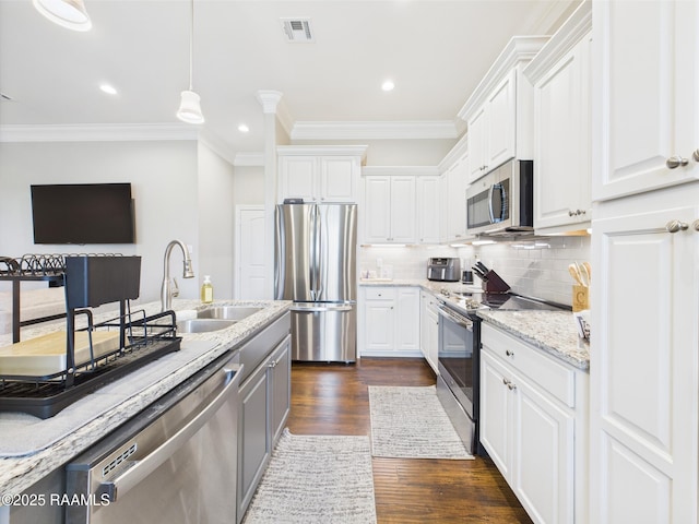 120 Old Heritage Ln, Carencro, LA 70520 - kitchen with appliances with stainless steel finishes, a sink, crown molding, white cabinets, and dark wood-type flooring
